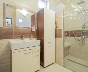 Čiastočne zrekonštruovaný dom vo výbornej lokalite s garážou