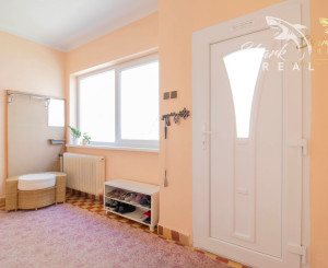 Čiastočne zrekonštruovaný dom vo výbornej lokalite s garážou