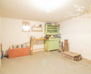 Čiastočne zrekonštruovaný dom vo výbornej lokalite s garážou