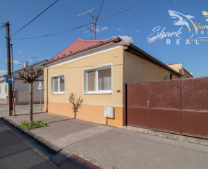 Čiastočne zrekonštruovaný dom vo výbornej lokalite s garážou