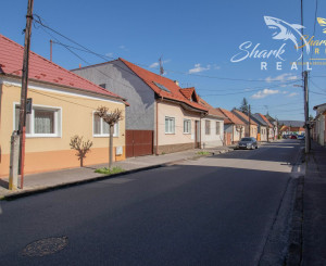 Čiastočne zrekonštruovaný dom vo výbornej lokalite s garážou