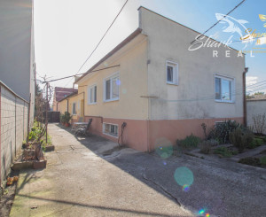 Čiastočne zrekonštruovaný dom vo výbornej lokalite s garážou