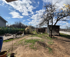 Záhrada s mobilným domčekom