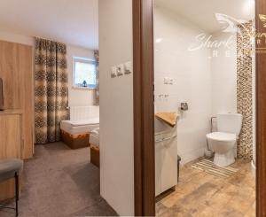 ***VÝNIMOČNÁ NEHNUTEĽNOSŤ LEN 20 km od Trnavy*** úžitková plocha 590 m2***veľký dvor s bazénom a wellnesom***