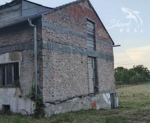 Pozemok ideálny na výstavbu 2 rodinných domov