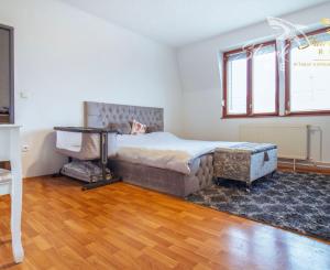 Priestranný rodinný dom v Hornej Strede s veľkým pozemkom