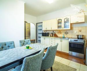 Priestranný rodinný dom v Hornej Strede s veľkým pozemkom