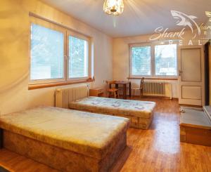 Priestranný rodinný dom v Hornej Strede s veľkým pozemkom