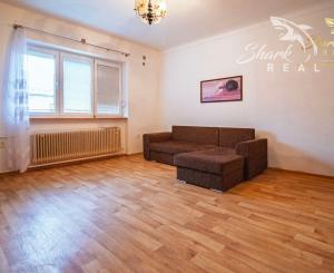 Priestranný rodinný dom v Hornej Strede s veľkým pozemkom