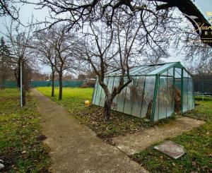 Priestranný rodinný dom v Hornej Strede s veľkým pozemkom