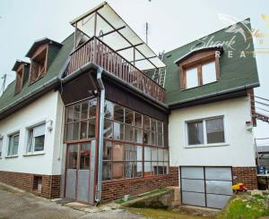 Priestranný rodinný dom v Hornej Strede s veľkým pozemkom