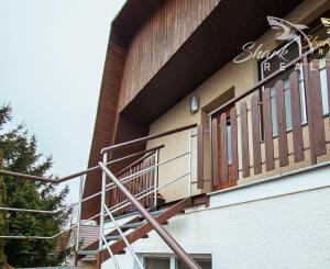 Priestranný rodinný dom v Hornej Strede s veľkým pozemkom