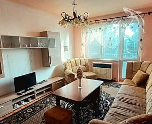 PREDANÉ - Presvetlený veľký 3 izbový byt / Malé Kozmálovce - Levice