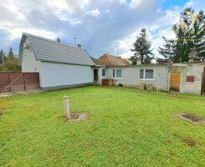 Starší domček s krásnym pozemkom