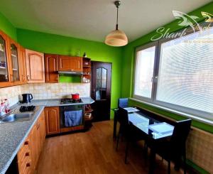 PEKNÝ 2,5 IZBOVÝ BYT -  VÝBORNÁ LOKALITA