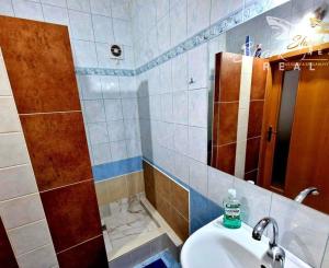 PEKNÝ 2,5 IZBOVÝ BYT -  VÝBORNÁ LOKALITA