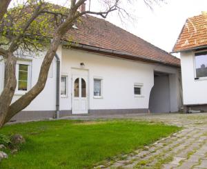 Nová cena! Zaujímavý rodinný dom v nádhernej prírode