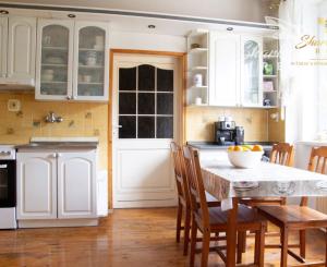 Nová cena! Zaujímavý rodinný dom v nádhernej prírode