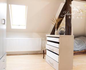 Nová cena! Zaujímavý rodinný dom v nádhernej prírode