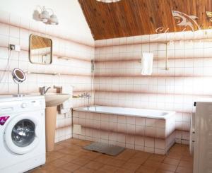 Nová cena! Zaujímavý rodinný dom v nádhernej prírode