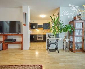 BEZKONKURENČNÁ CENA!  Slnečný 5-izbový rodinný dom na Slnečnej ulici