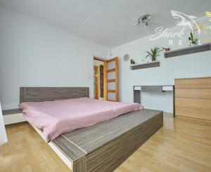 BEZKONKURENČNÁ CENA!  Slnečný 5-izbový rodinný dom na Slnečnej ulici