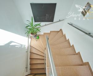 BEZKONKURENČNÁ CENA!  Slnečný 5-izbový rodinný dom na Slnečnej ulici