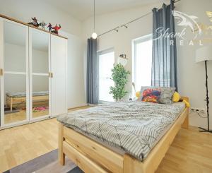 BEZKONKURENČNÁ CENA!  Slnečný 5-izbový rodinný dom na Slnečnej ulici