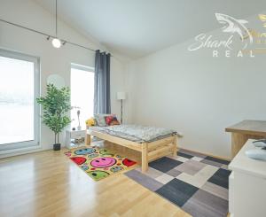 BEZKONKURENČNÁ CENA!  Slnečný 5-izbový rodinný dom na Slnečnej ulici