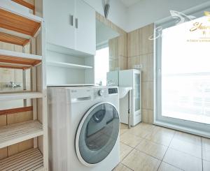 BEZKONKURENČNÁ CENA!  Slnečný 5-izbový rodinný dom na Slnečnej ulici