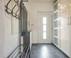 BEZKONKURENČNÁ CENA!  Slnečný 5-izbový rodinný dom na Slnečnej ulici