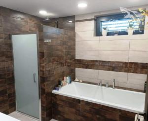 SHARK REAL ponúka výnimočná nehnuteľnosť s bazénom a pozemkom 2500m2