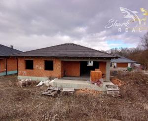 Na predaj 4 izbová novostavba v Malom Lapáši