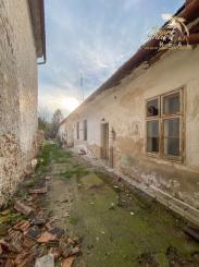 Znížená cena - Jedinečná príležitosť - Historický vinársky dom v samotnom srdci Pezinka