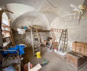 Znížená cena - Jedinečná príležitosť - Historický vinársky dom v samotnom srdci Pezinka