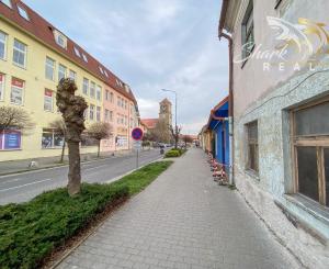 Znížená cena - Jedinečná príležitosť - Historický vinársky dom v samotnom srdci Pezinka