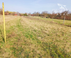 Rovinatý pozemok na predaj v blízkosti prírody