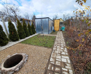 Záhrada s chatkou na okraji mesta / Levice.