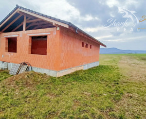 NOVÁ CENA! Rozostavaný bungalov v krásnom prostredí