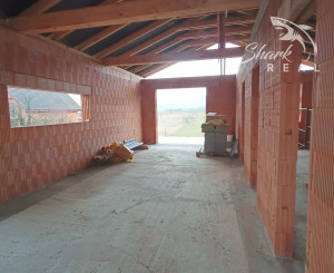 NOVÁ CENA! Rozostavaný bungalov v krásnom prostredí