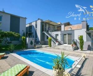 Jedinečná apartmánová nehnutelnosť s bazénom a záhradou