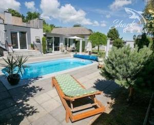 Jedinečná apartmánová nehnutelnosť s bazénom a záhradou