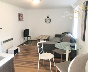 Jedinečná apartmánová nehnutelnosť s bazénom a záhradou