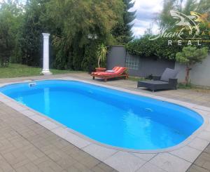 Jedinečná apartmánová nehnutelnosť s bazénom a záhradou