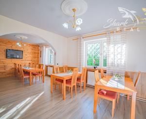 VÝRAZNÁ ZĽAVA! Očarujúci penzión s reštauráciou, bazénom, welness a ihriskom