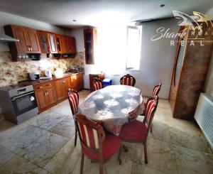 Znížená cena. Zrekonštruovaný rodinný dom vo Veľkých Kostoľanoch