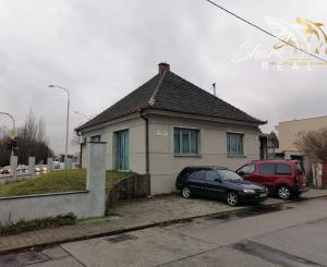 Rodinný dom vhodný na podnikateľské účely.