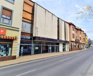 Budova v centre, alebo bytový dom? Je to na Vás