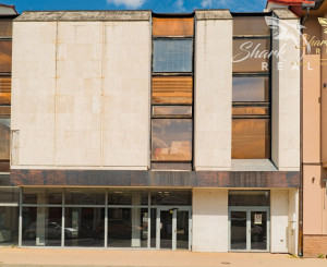 Budova v centre, alebo bytový dom? Je to na Vás