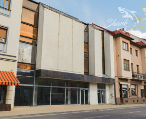 Budova v centre, alebo bytový dom? Je to na Vás